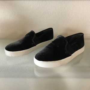 SOLD “LIKE NEW" VINCE BLAIR 12 VELVET SLIP-ON
